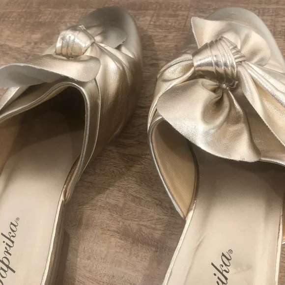 Classic Move Gold Slip On Loafers - Size 8 - Picture 13 of 14